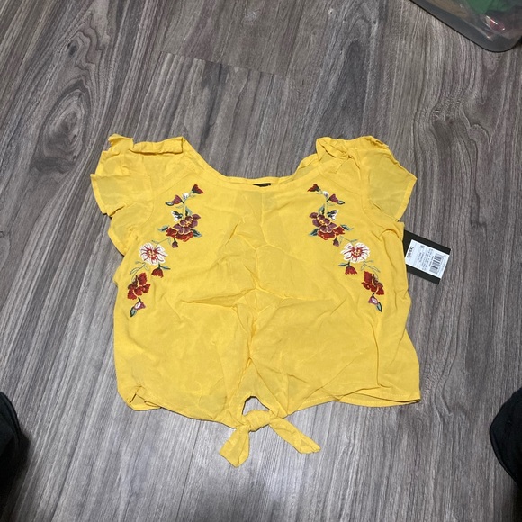 Embroidered Short Sleeve By art class Yellow S - Picture 2 of 7